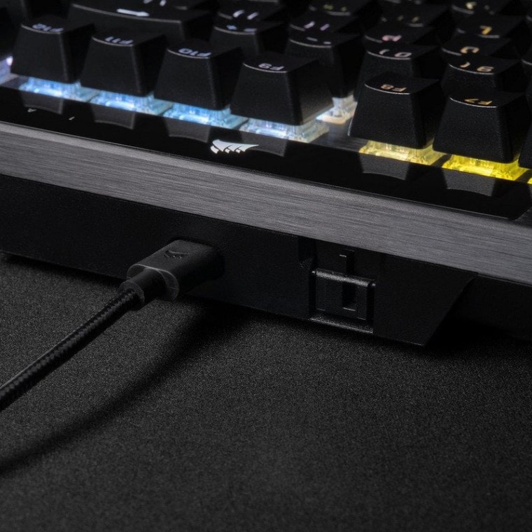 Corsair K70 PRO RGB Teclado Mecánico Gaming Switch Óptico-Mecánico Corsair OPX Negro