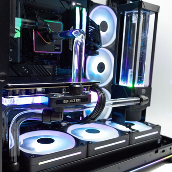 Ordenador Sobremesa PcCom Custom Ryzen 7 9800X3D / 64GB / 2 TB SSD / RTX 5080 + Windows 11 Pro